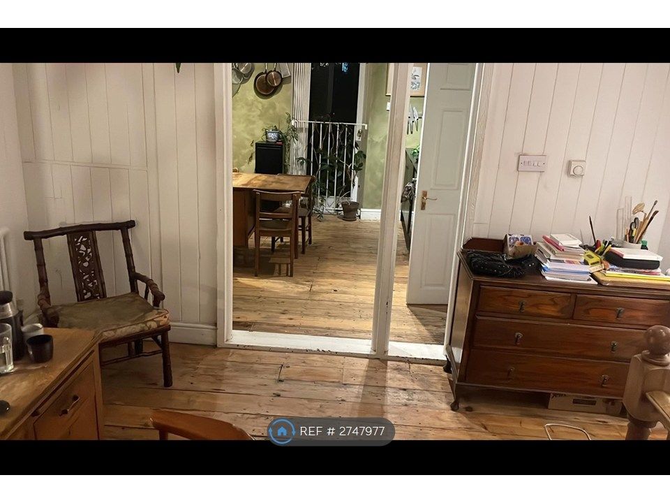 Property photo 3 of 7 Studio Looking Into Kitchen