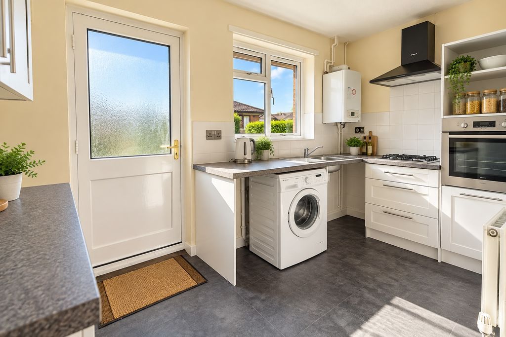 Property photo 3 of 6 Kitchen