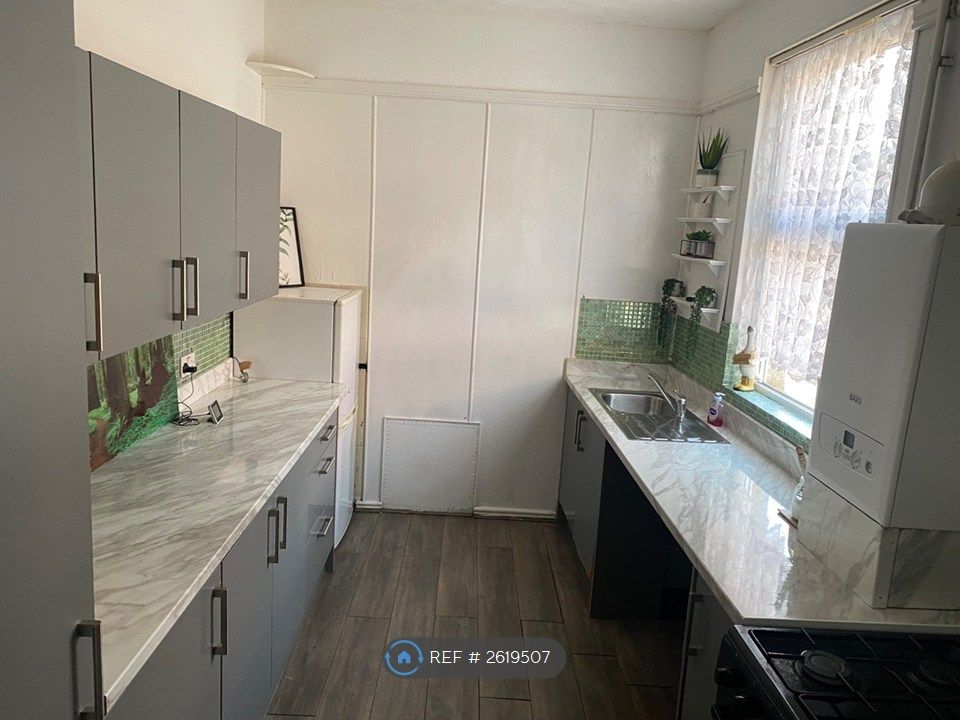 Property photo 3 of 13 Kitchen