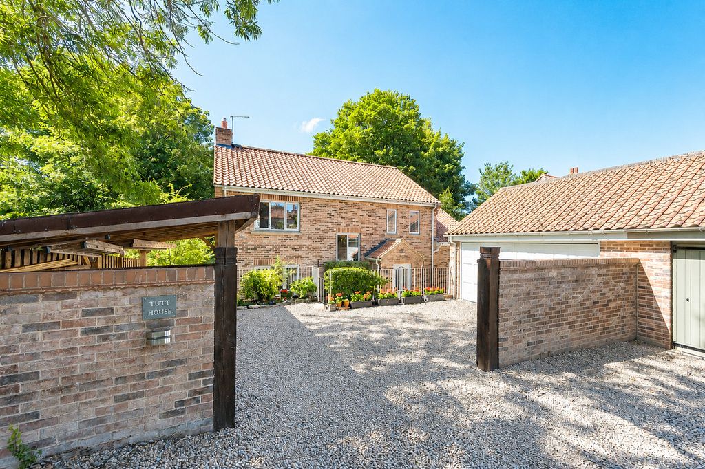 Property photo 1 of 35