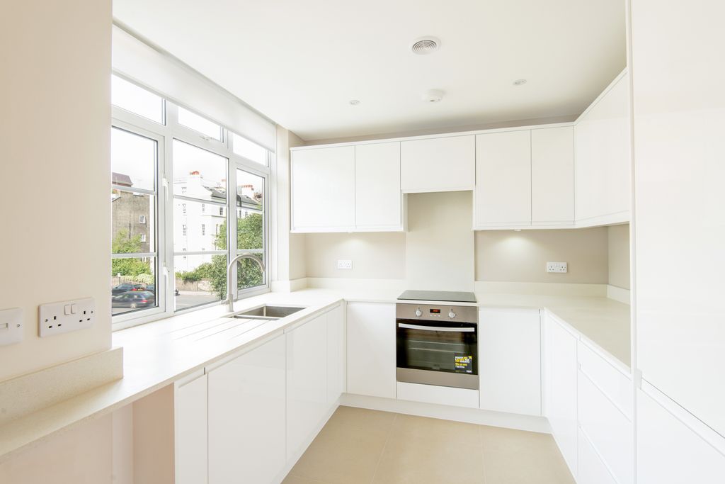 Property photo 2 of 11 Front