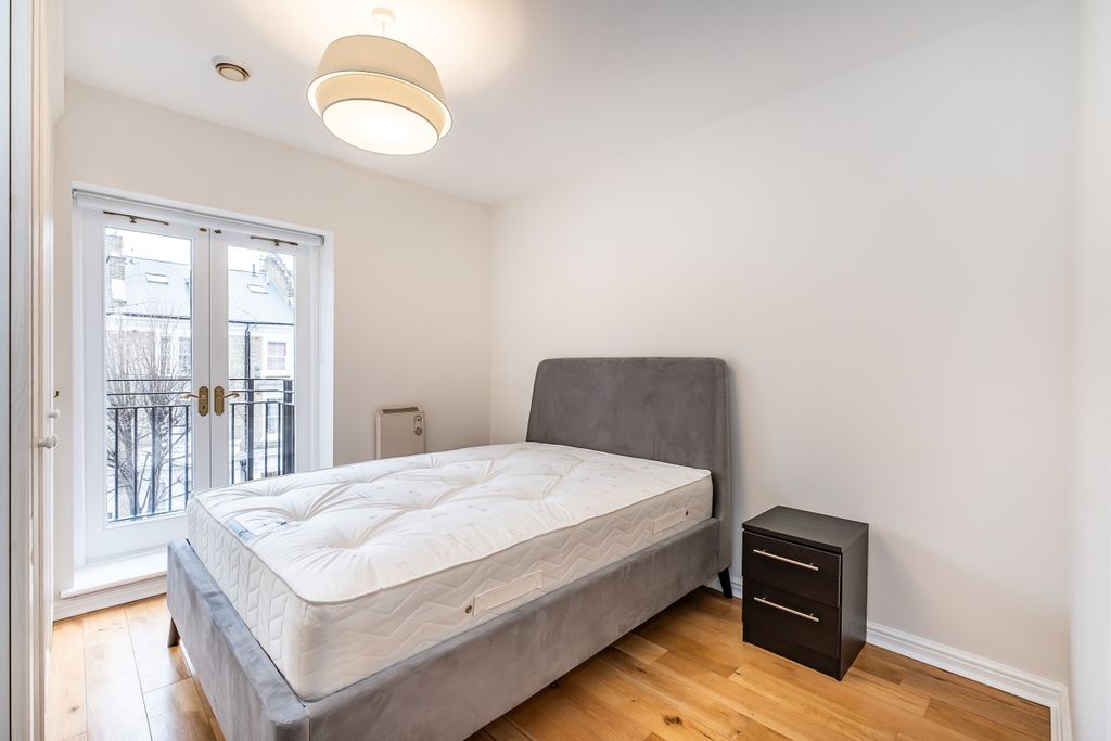 Property photo 2 of 10 Bedroom