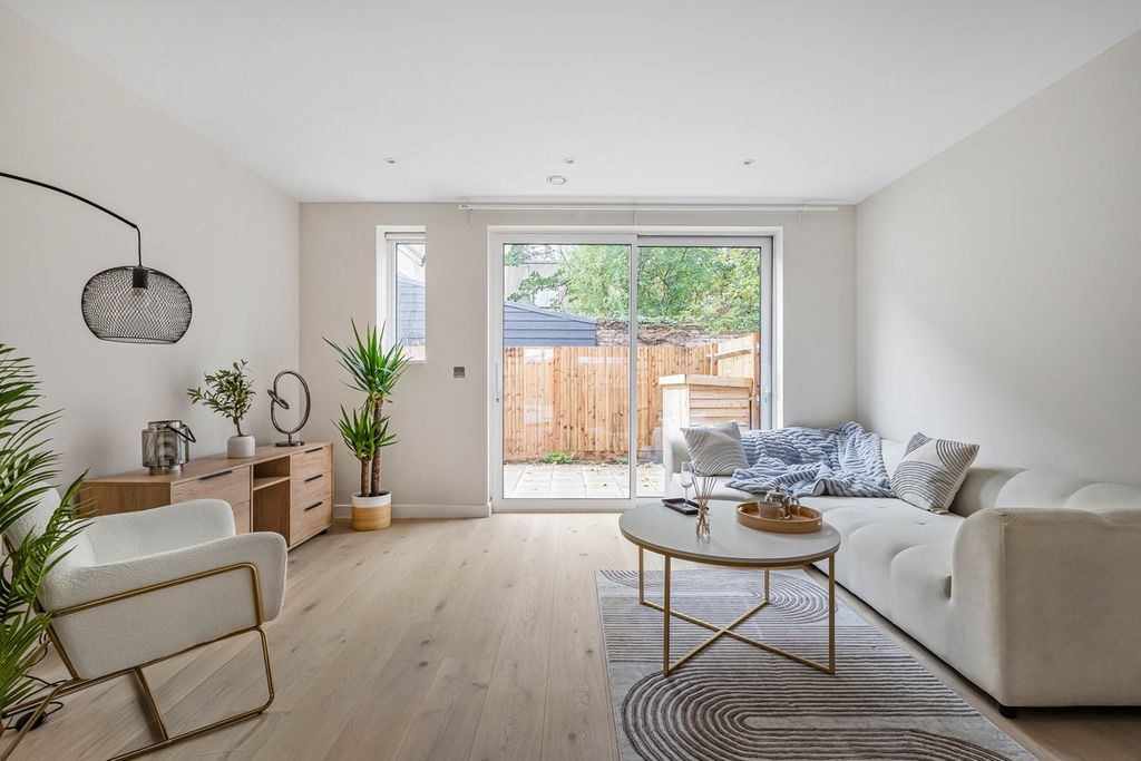 Property photo 2 of 39