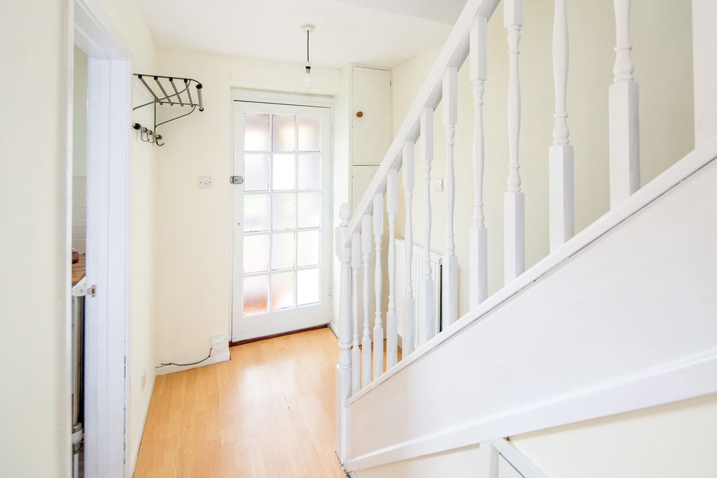 Property photo 2 of 23 Entrance Hall