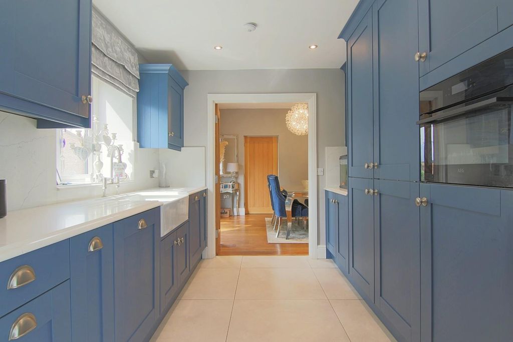 Property photo 3 of 39 Kitchen