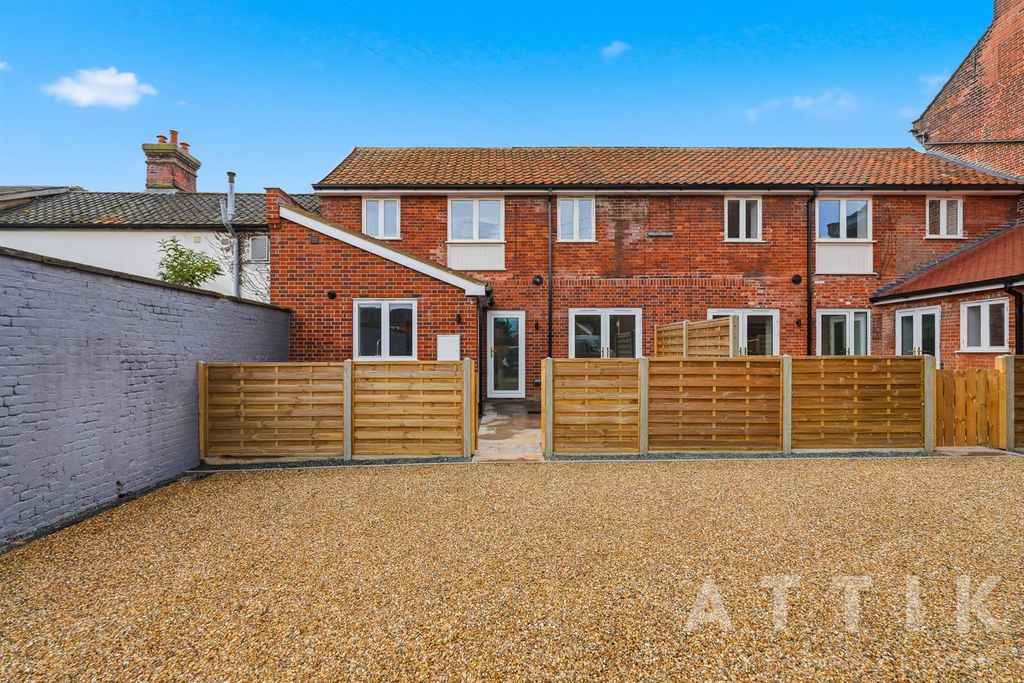 Property photo 1 of 18 Shelfanger_Road_A_001.Jpg