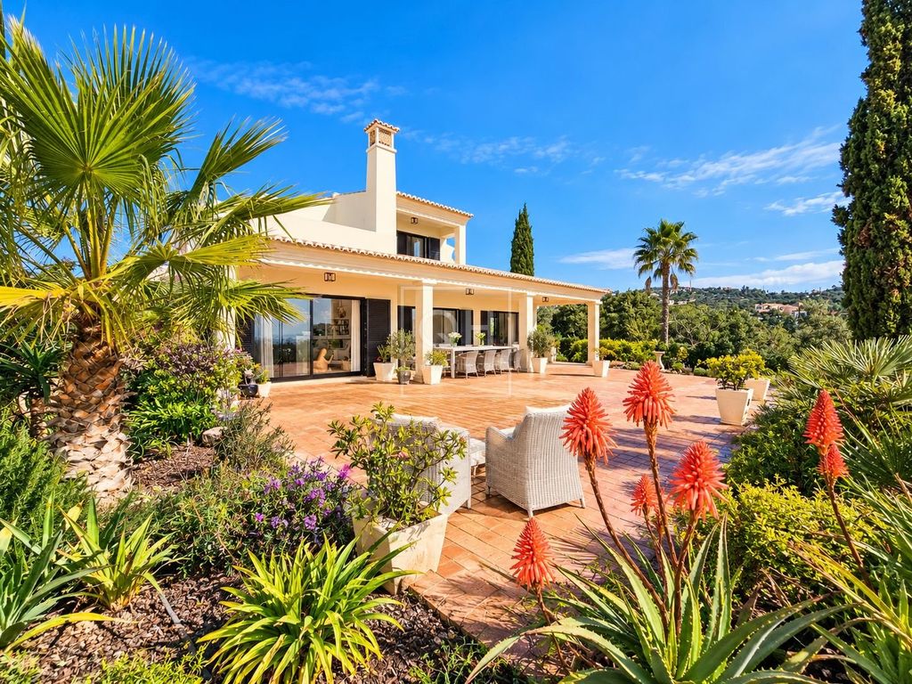 Property photo 1 of 26 Elegant 3+1 Bedroom Villa With Breathtaking Sea Views Near Loulé