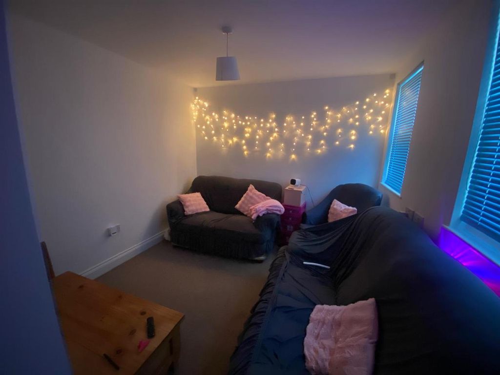 Property photo 3 of 6