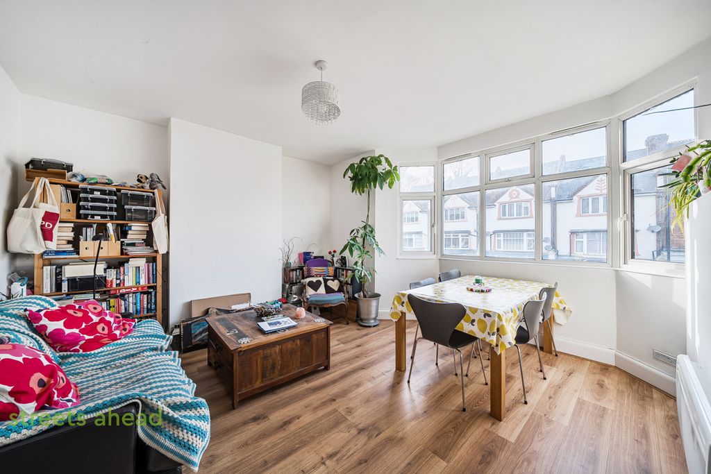 Property photo 3 of 11 48F7Bce2-6d41-4Ad...