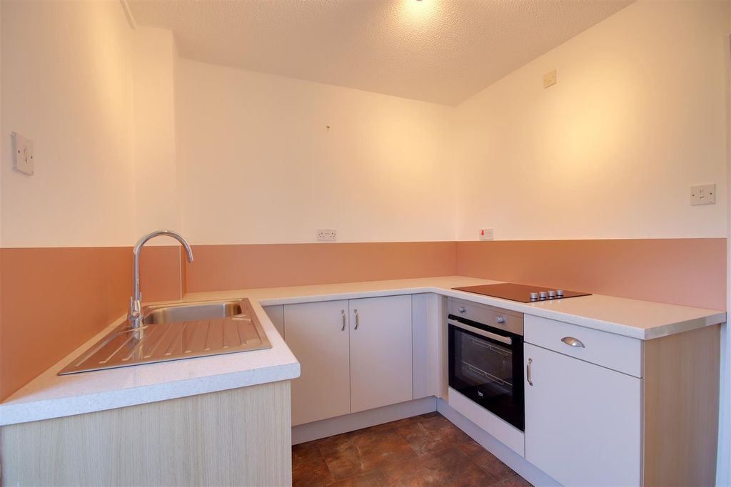 Property photo 3 of 9 Kitchen
