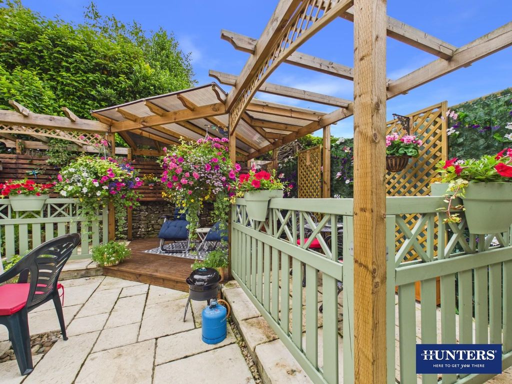 Property photo 2 of 24 Gardens