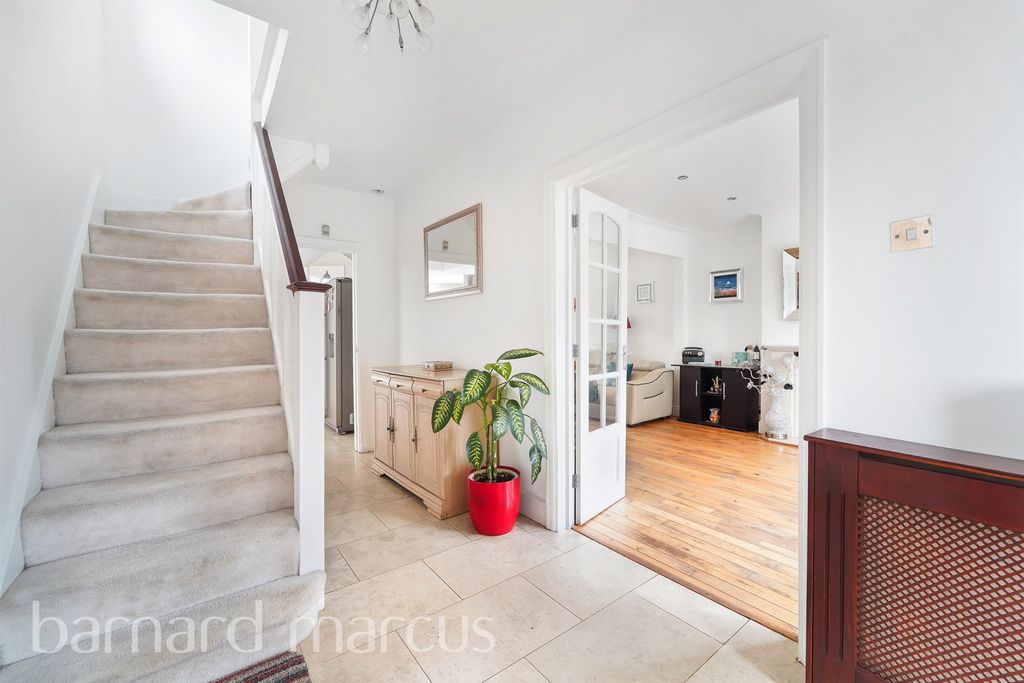 Property photo 3 of 14