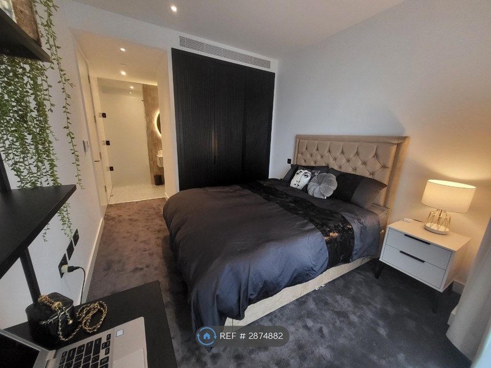 Property photo 2 of 12 Luxury Bedroom With En-Suite &amp; Fitted Wardrobe