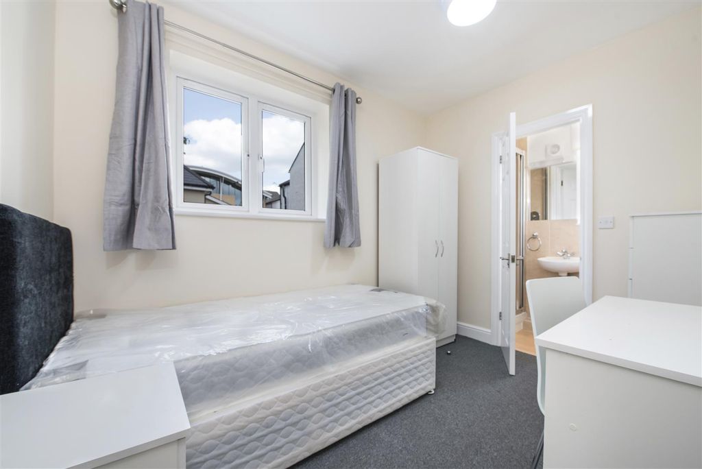 Additional image 18 of 9 bed semi-detached house for saleStuart Road, High Wycombe HP13