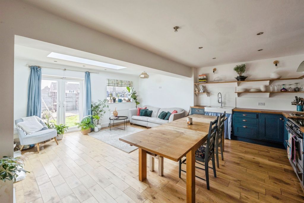 Property photo 2 of 13