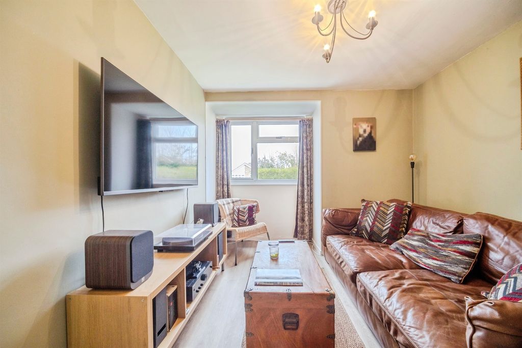 Property photo 2 of 20