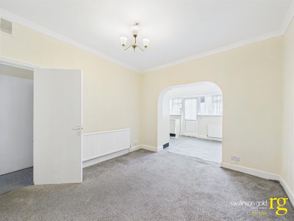 Property photo 3 of 13 Cam02900G0-Pr0276-Still009.Jpg