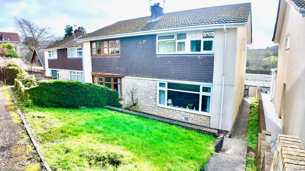 Property photo 2 of 33