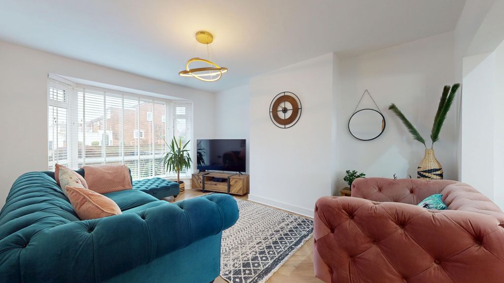 Property photo 3 of 49 4595779