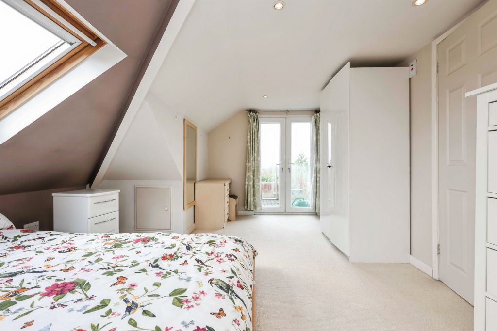 Property photo 2 of 31