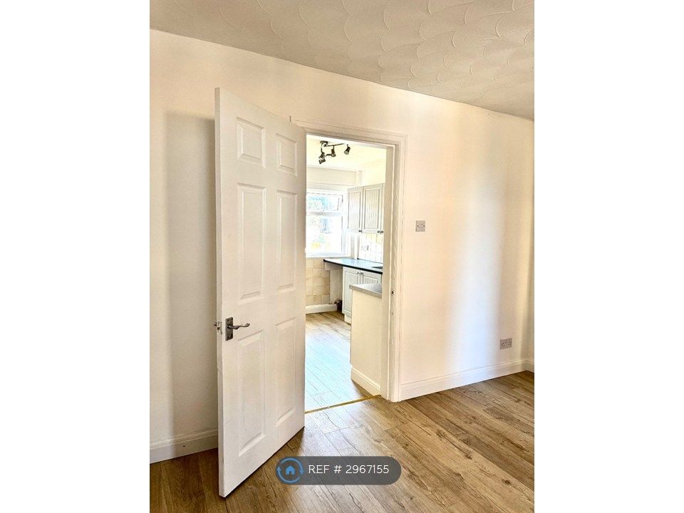 Property photo 2 of 35
