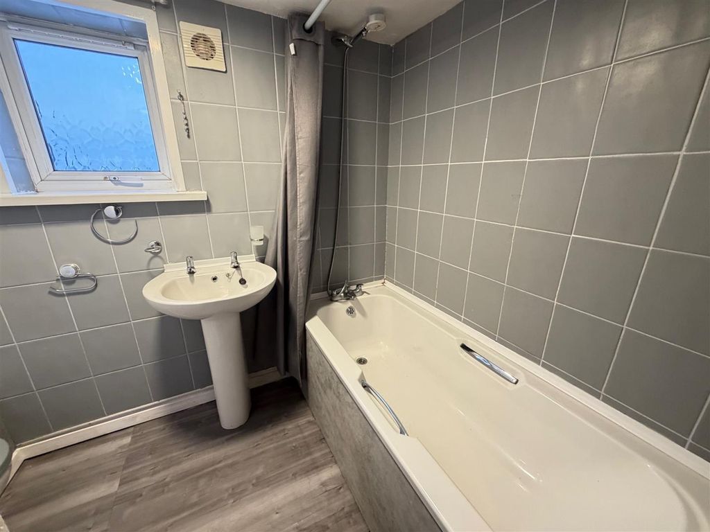 Property photo 3 of 8 8.Jpg