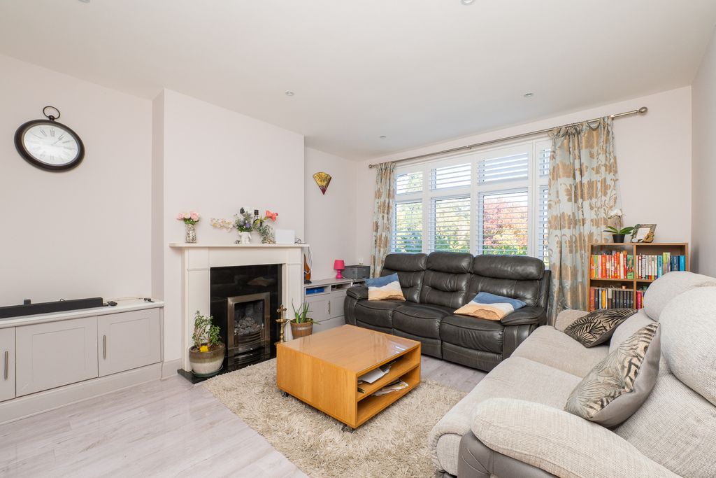 Property photo 2 of 34 Picture No. 04