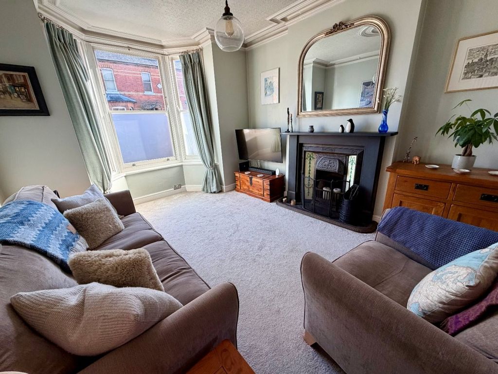 Property photo 2 of 32 Sitting Room