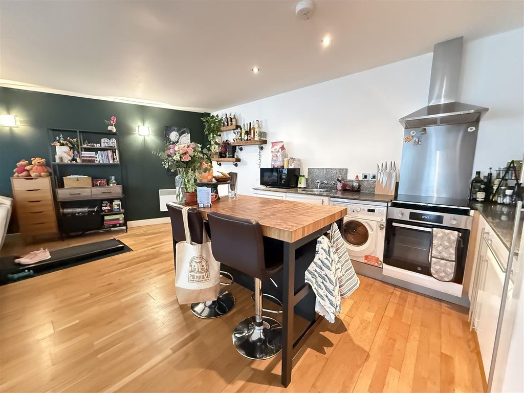 Property photo 3 of 13