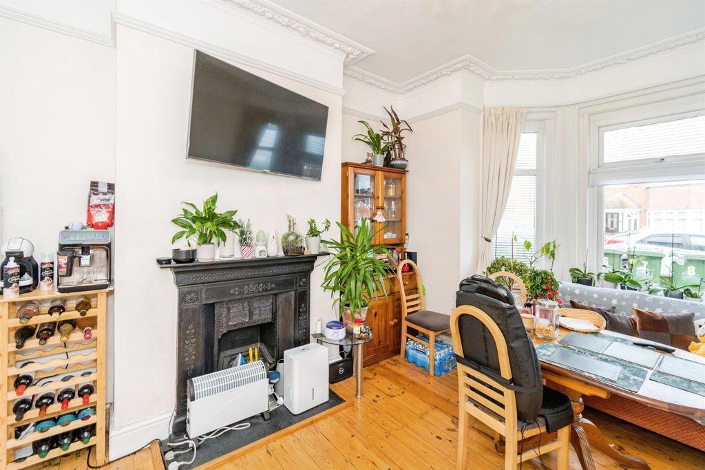 Property photo 2 of 23