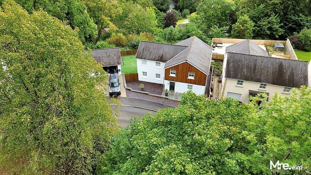 Property photo 2 of 37