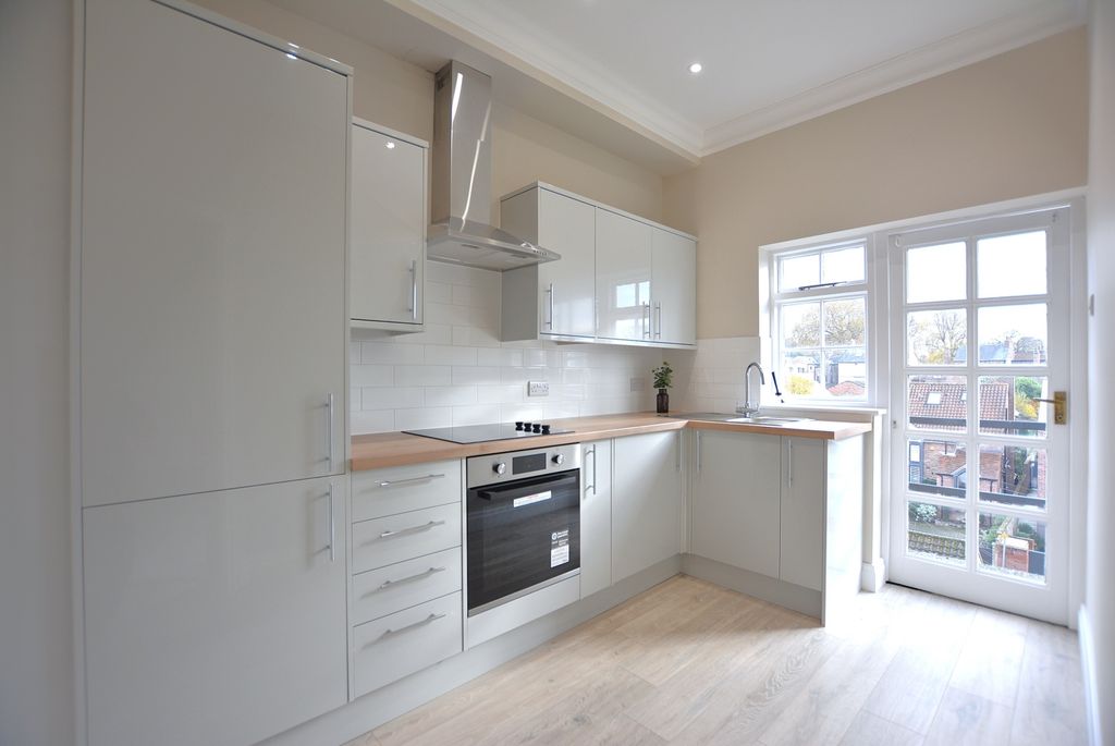 Property photo 2 of 7 Kitchen