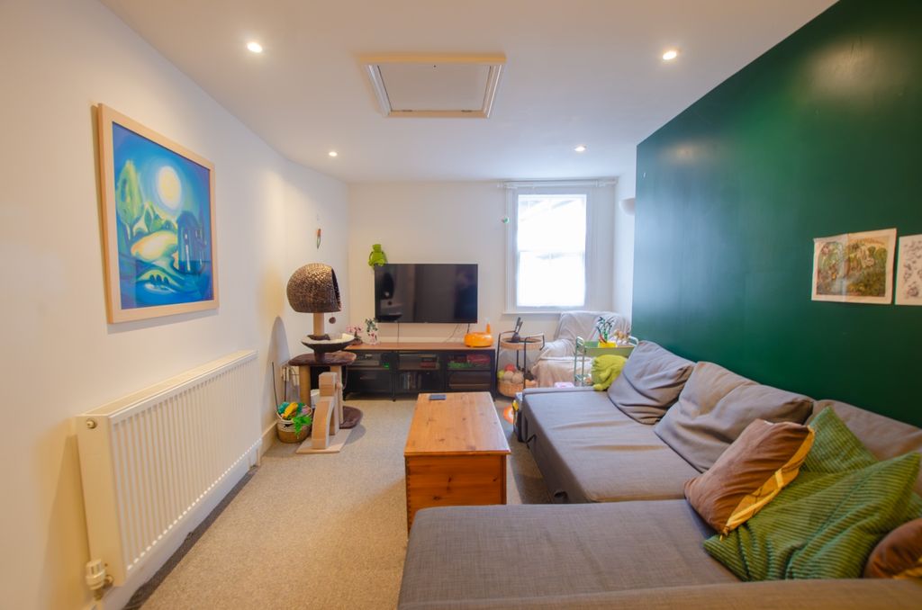 Property photo 1 of 8 1 Arnold Place Tps Bodmin 01208 74182-01