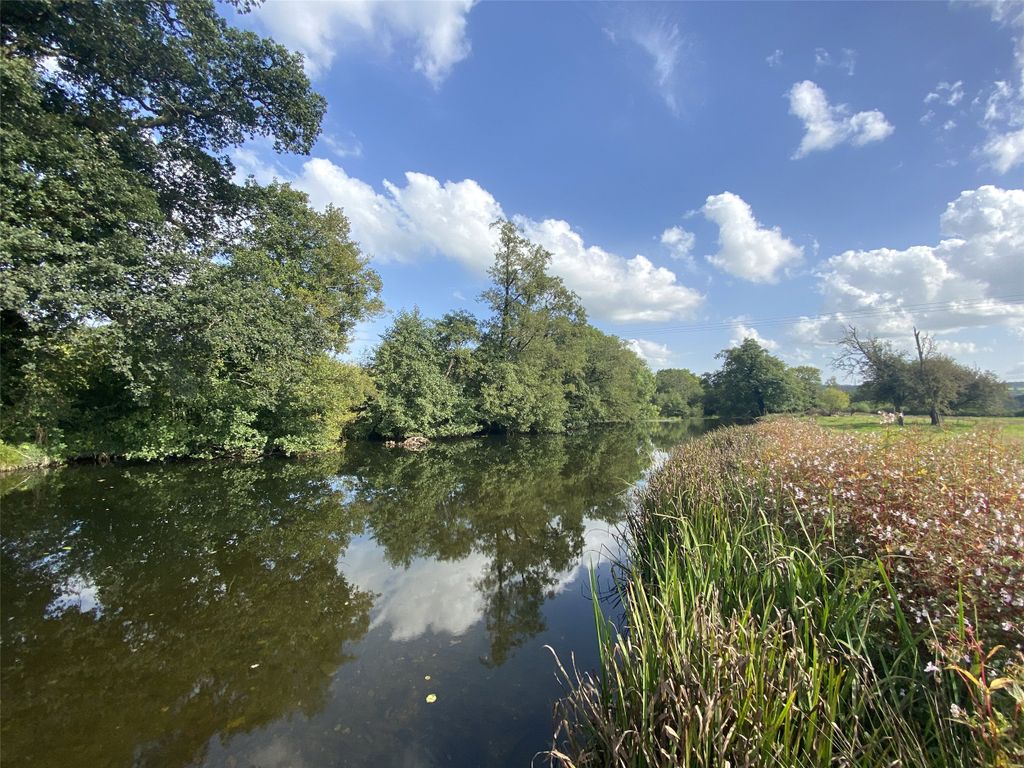 Property photo 1 of 10 Picture No. 12