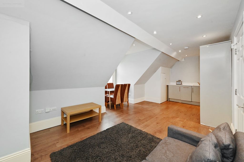 Property photo 3 of 11 Photo 3