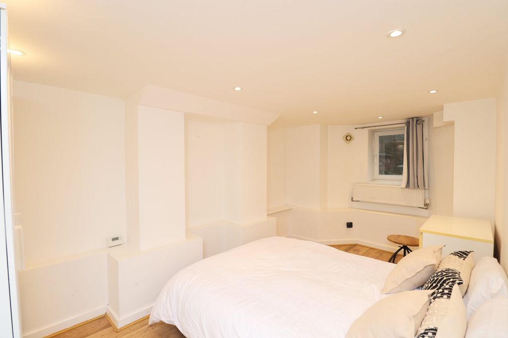 Property photo 3 of 4 Picture No. 01