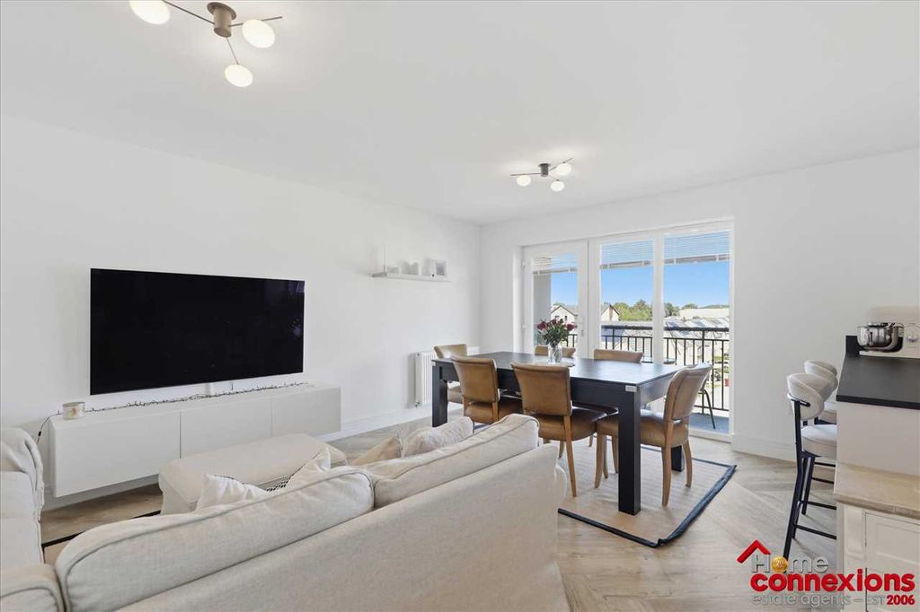 Property photo 2 of 27 Open Plan Lounge Dining Kitchen (1)