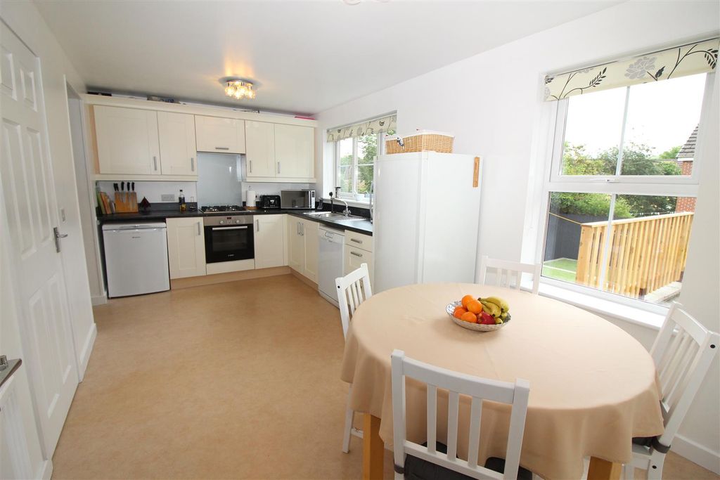 Property photo 3 of 40 Kitchen/Dining Room