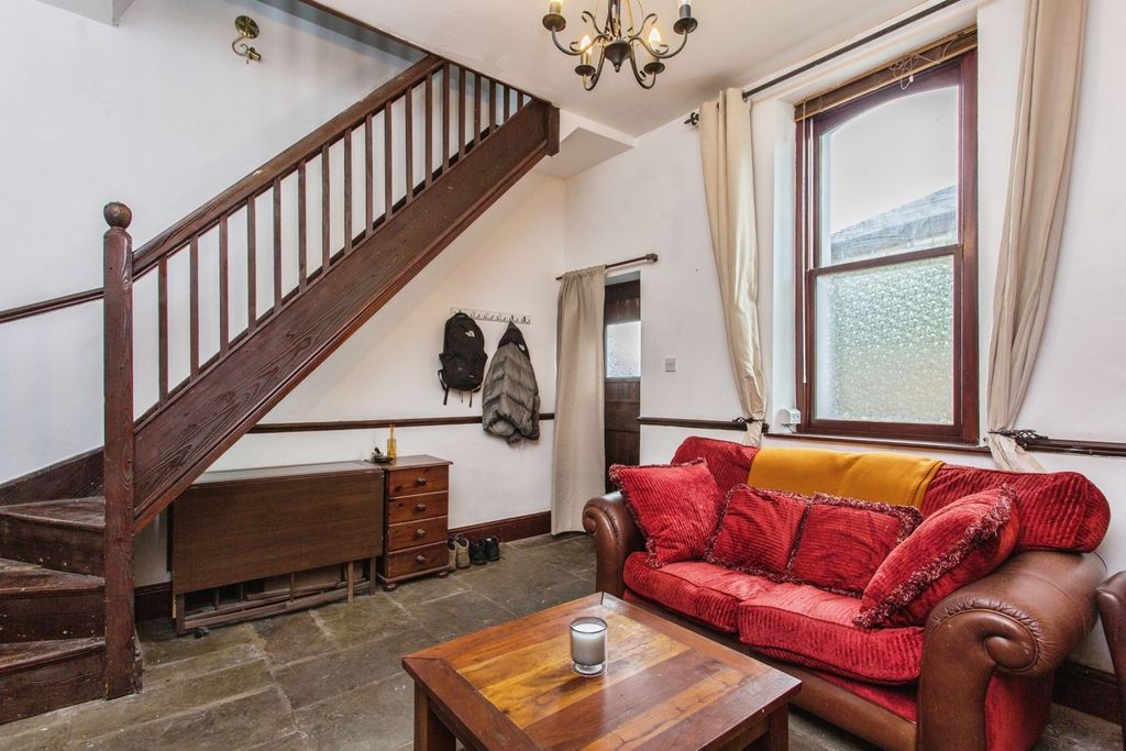 Property photo 2 of 17 Photo