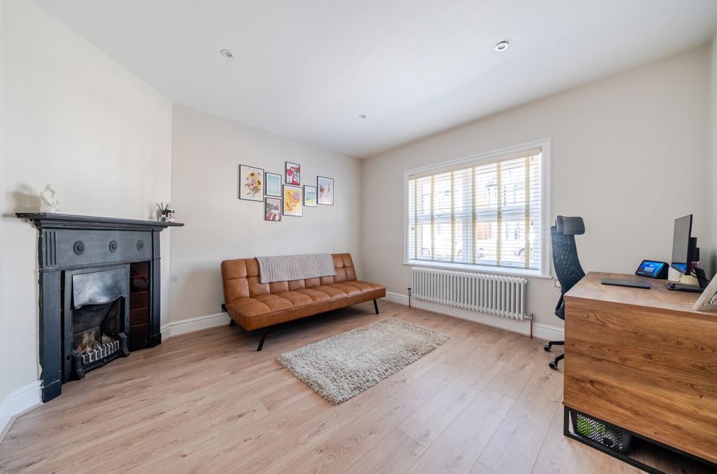 Property photo 1 of 14 1462935-8-6A15871...