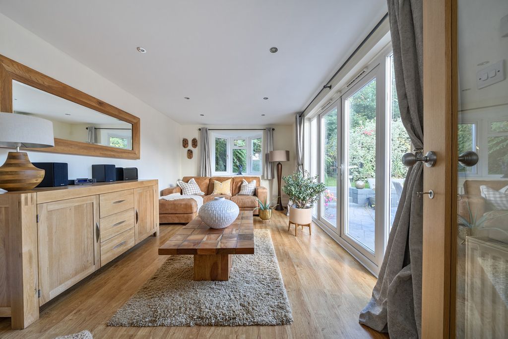 Property photo 3 of 24 Reception