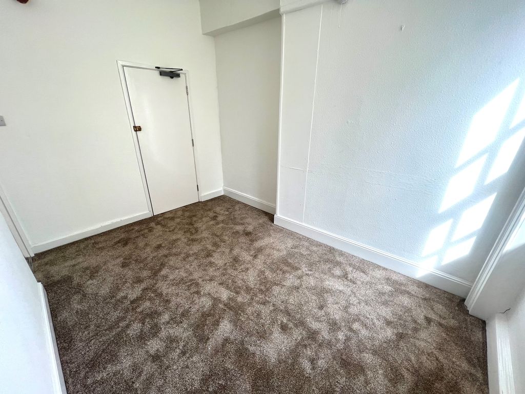 Property photo 3 of 5 Bedroom