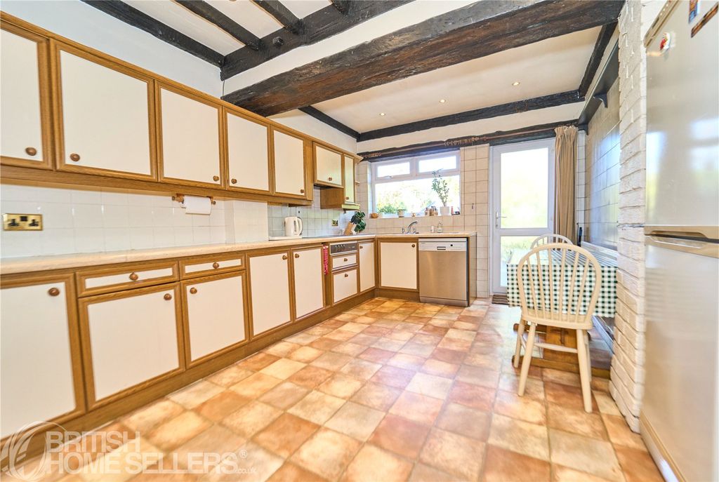 Property photo 2 of 27 Picture No. 15
