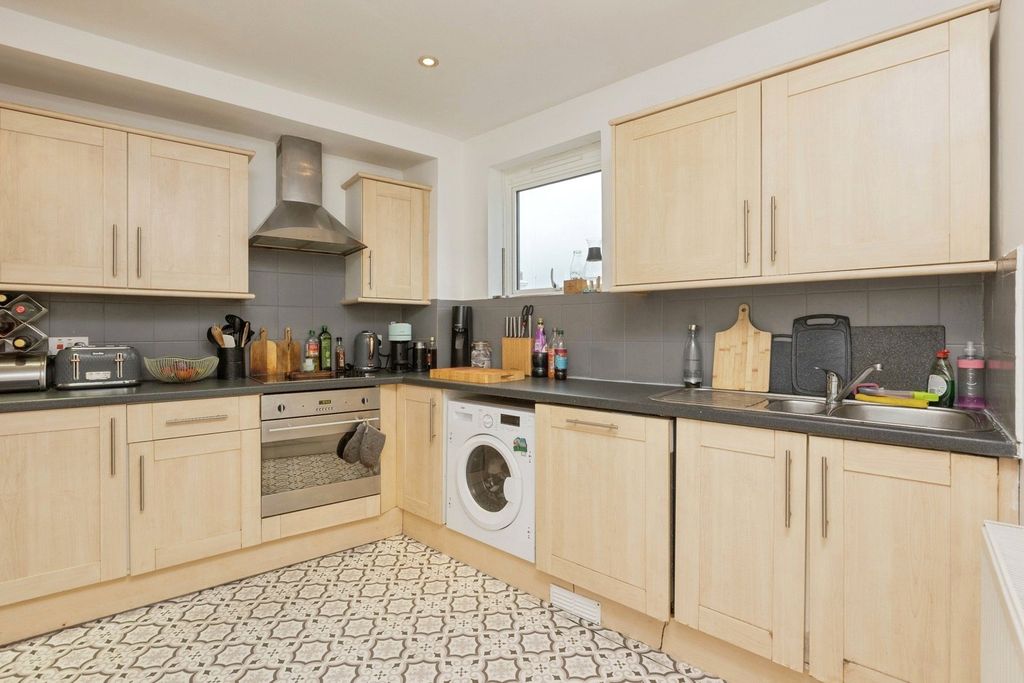 Property photo 2 of 12 Picture No. 10