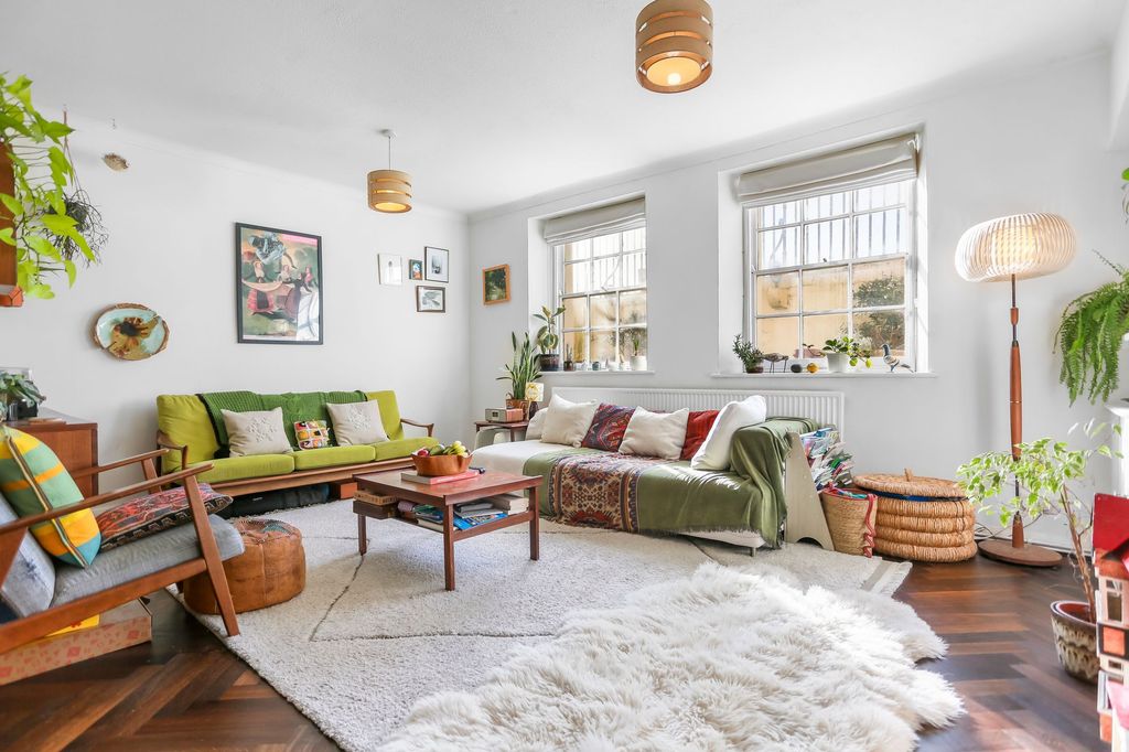 Property photo 2 of 18