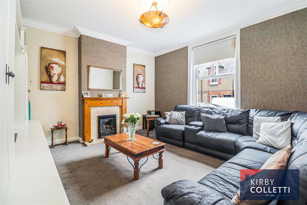 Property photo 2 of 21 Lounge