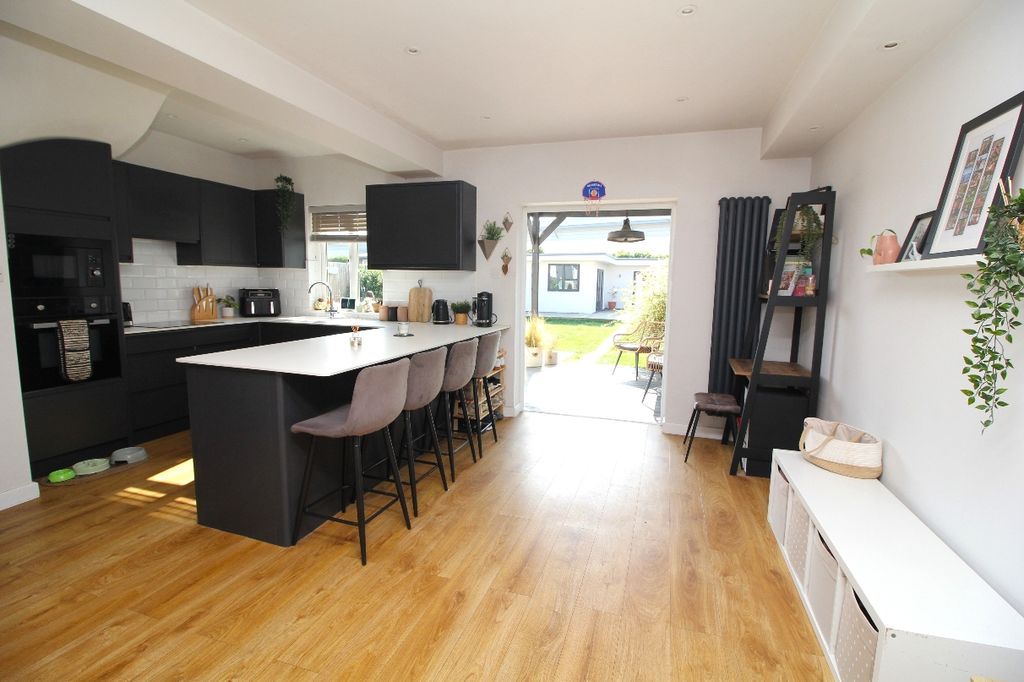 Property photo 2 of 16 Picture 2