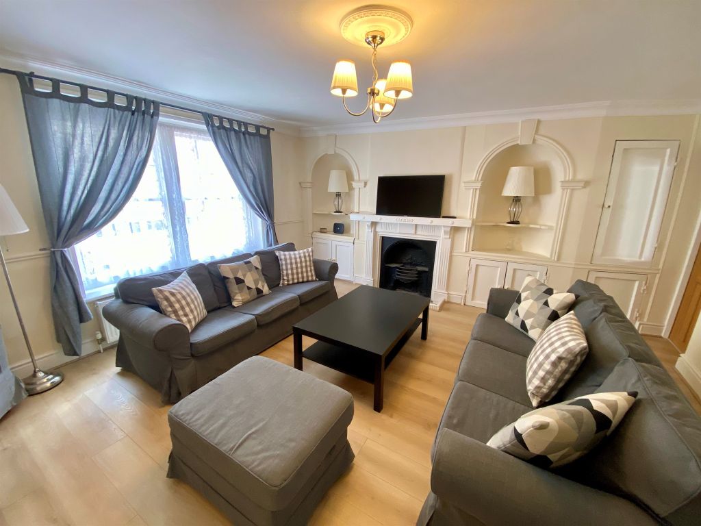 Property photo 1 of 13 Living Room
