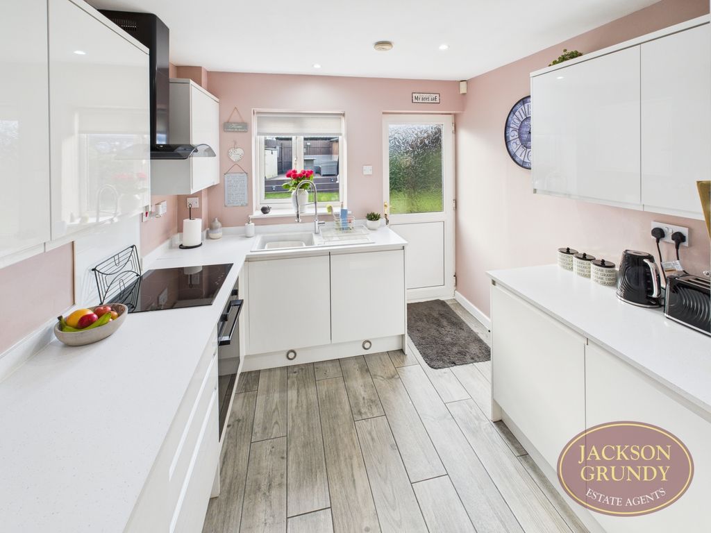 Property photo 3 of 17 Bollinger Close