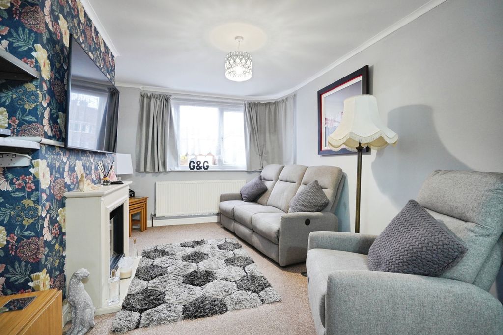 Property photo 2 of 20 Lounge